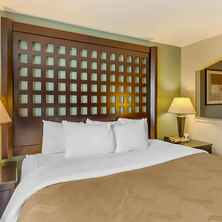 Quality Suites Sherman-3